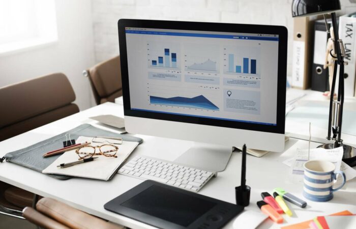 invoice-discounting-1200 invoice discounting on computer