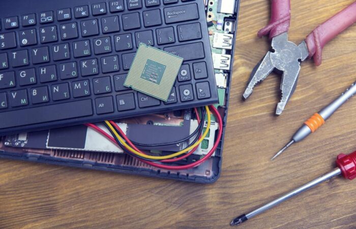 laptop-needs-fixing-1200 emergency business funding