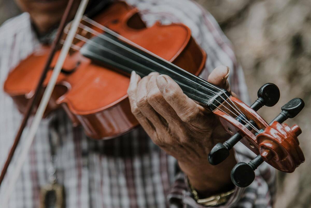 male-violinist-1200 male-violinist-1200