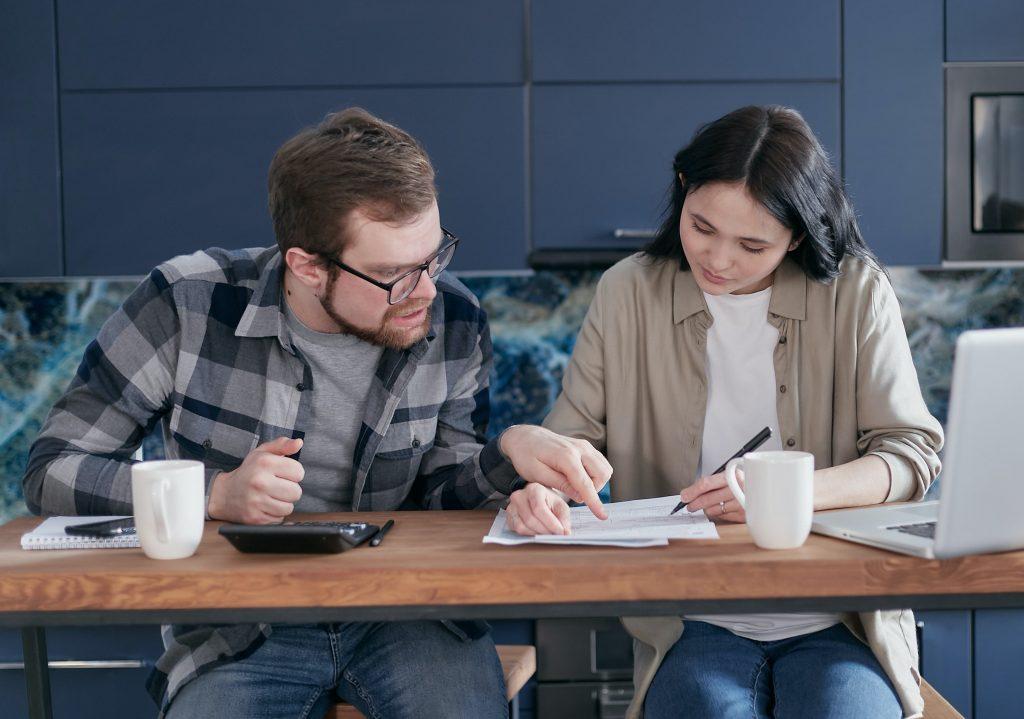 two people discussing business loan for poor credit